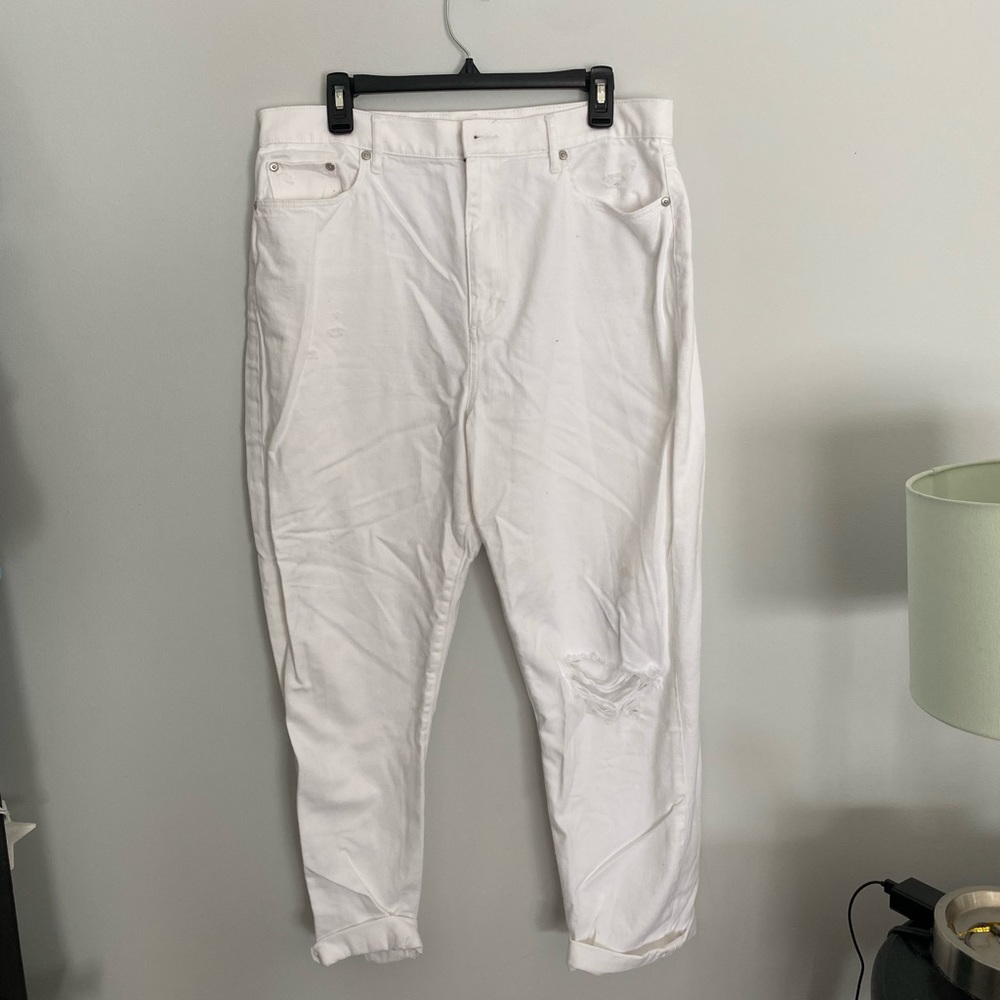 White boyfriend jeans